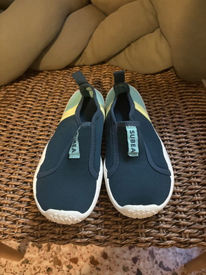 Subea Aquashoes 120 Blue Multicolor Size 33-34 Like New