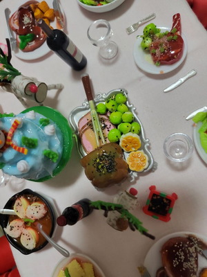 Zuru Mini Plates Festive Dinner like new