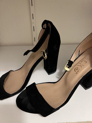 Black platform sandals like new with thick heel size 39
