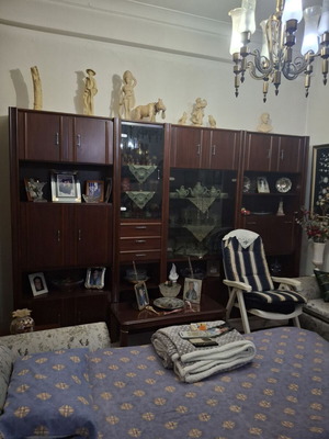 Composite unit like new with 2 display cabinets
