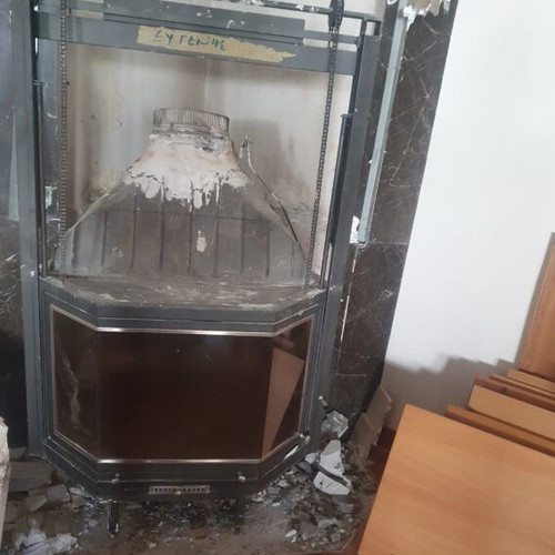 Corner Fireplace with Glass and Mechanism like new