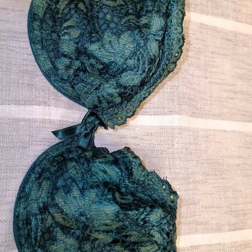 Vintage Chantelle millennium bra like new, emerald green, size 65B