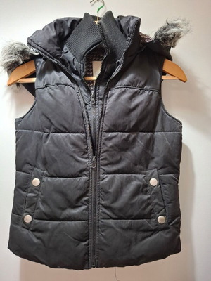 Γυναικείο μαύρο αμάνικο μπουφάν Zara σαν καινούργιο με διπλό φερμουάρ και αποσπώμενη κουκούλα