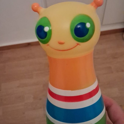 Bee-shaped skittles, children's toy