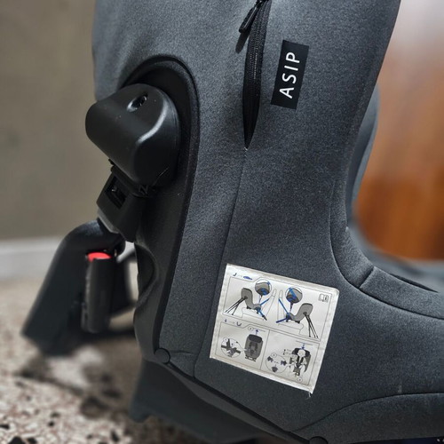 Axkid Minikid 2 Premium car seat like new 0-7 years