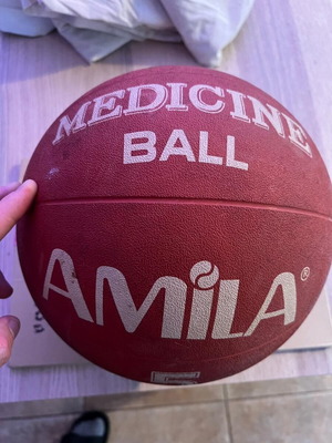 Amila Medicine Ball 5kg used, red