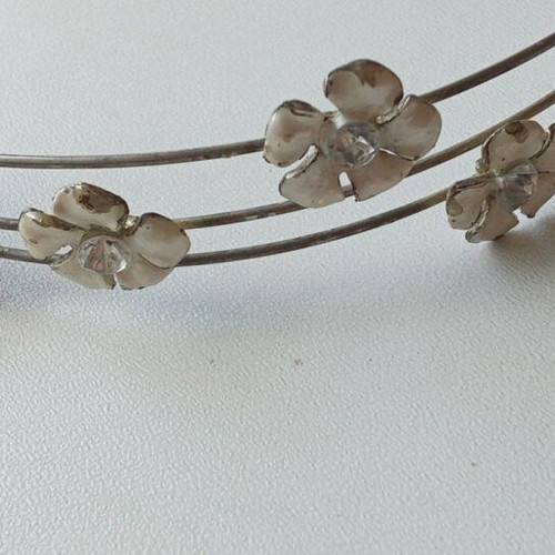 Children's headband with flowers and rhinestones silver, like new