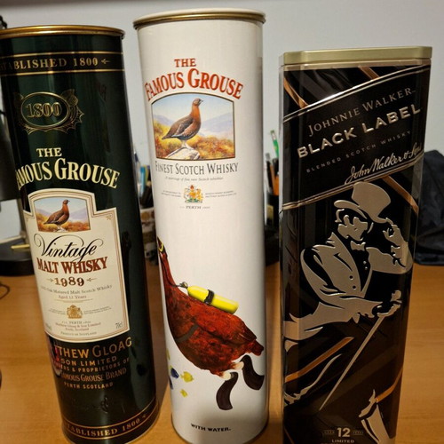 Metal drink packaging set of 3, like new