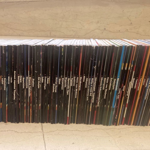 Lonely Planet pocket travel guides like new, set of 95