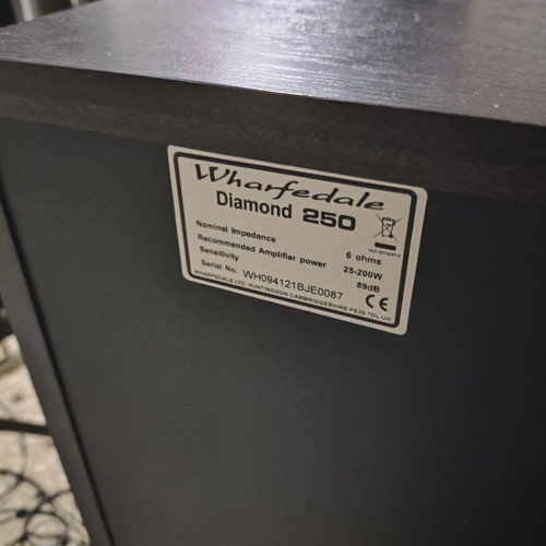 Wharfedale Diamond 250 floor-standing speakers like new