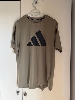 Adidas Aeroready Medium T-shirt like new, black and brown