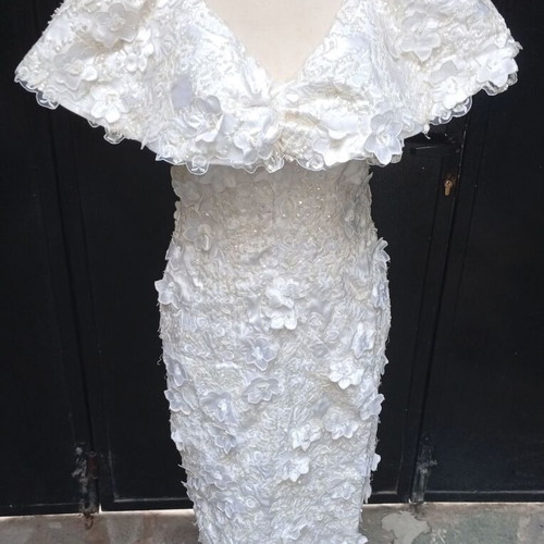 Kipour wedding dress with embossed lace hand-sewn like new