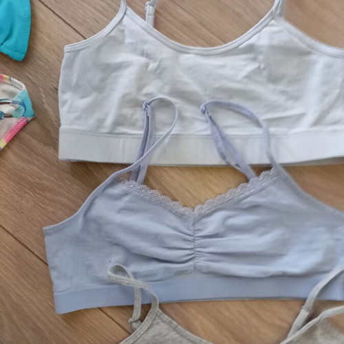Girls' swimwear and bras used, 16 pieces size 146-152, colorful