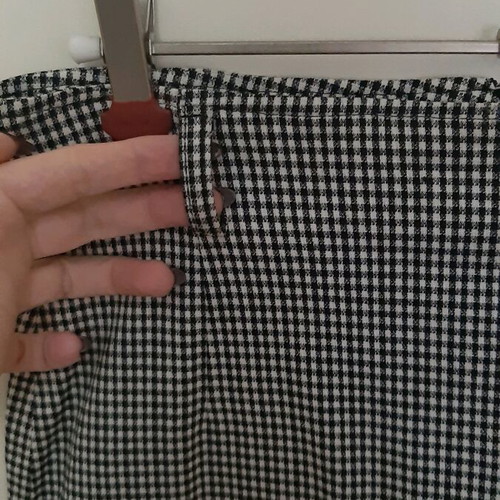Skirt slim short like new, black and white