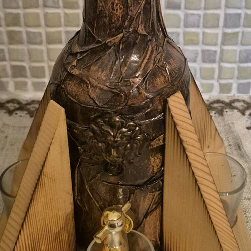 Bottle with wooden base and 4 glasses like new