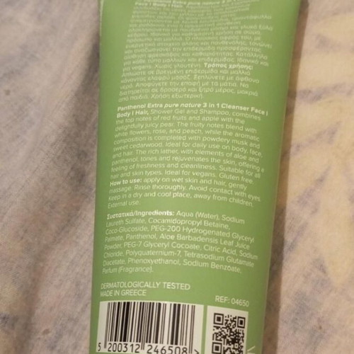 Toiletry bag green with shower gel gift like new