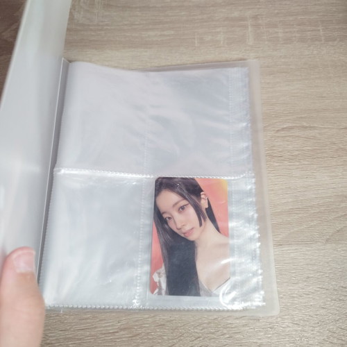 Kpop photocard holder album like new, space for 8 cards