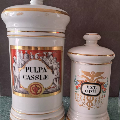 Vintage pharmaceutical apothecary jars set of two, like new