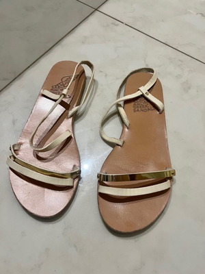 Ancient Greek Sandals σανδάλια μεταχειρισμένα, off white με μεταλλική λεπτομέρεια