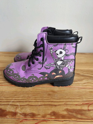 Nightmare Before Christmas boots used, size 36, purple