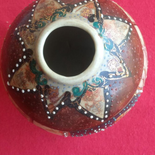 Satsuma vintage small ceramic vase with Moriage decoration