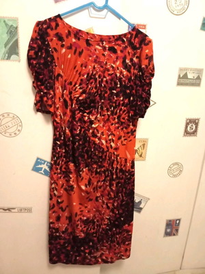 Red dress with shirring at waist like new, elastic
