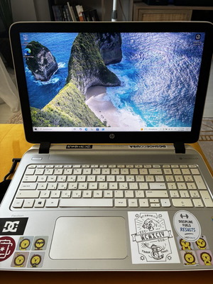 Hp Pavilion 15 notebook like new with carrying bag and cooling stand