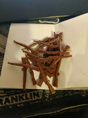 Lego WW2 weapons like new, 25 pieces