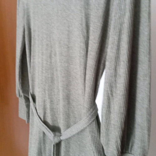 Khaki long-sleeve dress with slits and belt, like new, XS