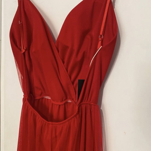 Red dress new, adjustable straps, tulle overlay, fits up to large