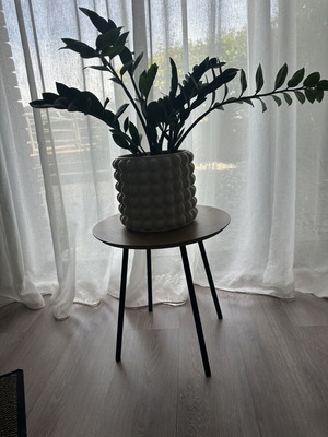 Round coffee table like new