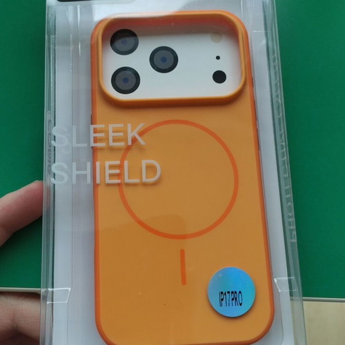 iPhone 17 Pro magsafe case orange like new