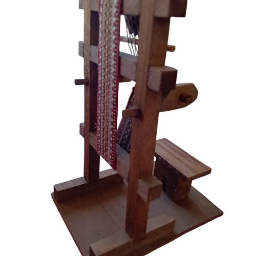 Wooden Loom like new, elegant brown color
