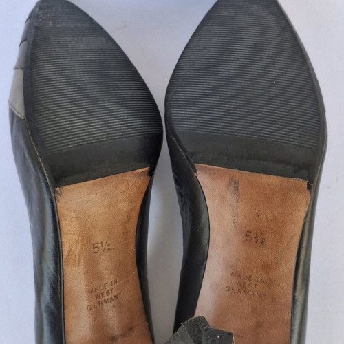 Vintage Kaiser leather pumps like new, black and gray