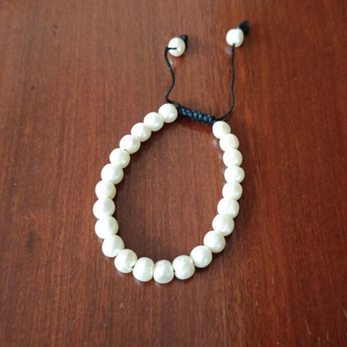 Bracelet with white beads like new