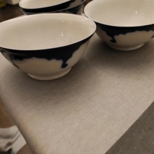 Serving bowls set of 4 like new