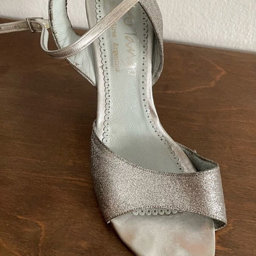 Dance shoes used size 39, leather silver