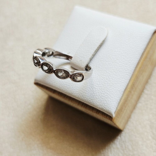 Silver 925 ring with oval shiny stones