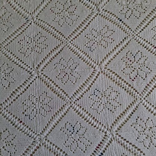Handmade white blanket like new with lace 2×150