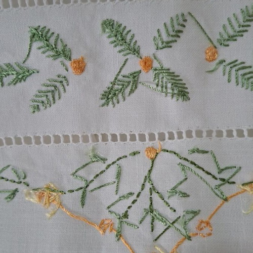 White tablecloth with embroidery and 12 napkins new 170×220