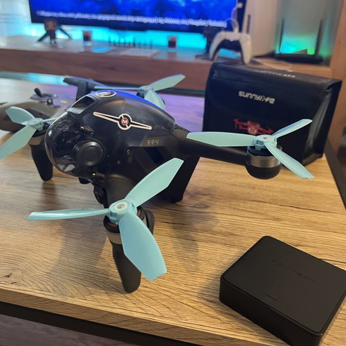 DJI FPV Full Combo like new with goggles v2 and accessories