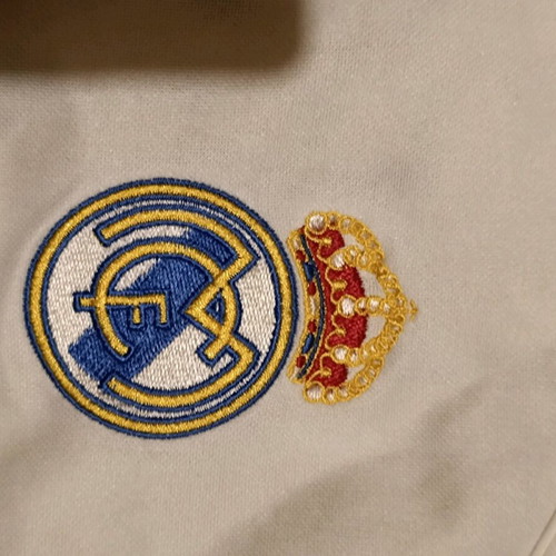 Real Madrid Beckham 2005/06 Home Kit Small jersey like new with embroidered badge
