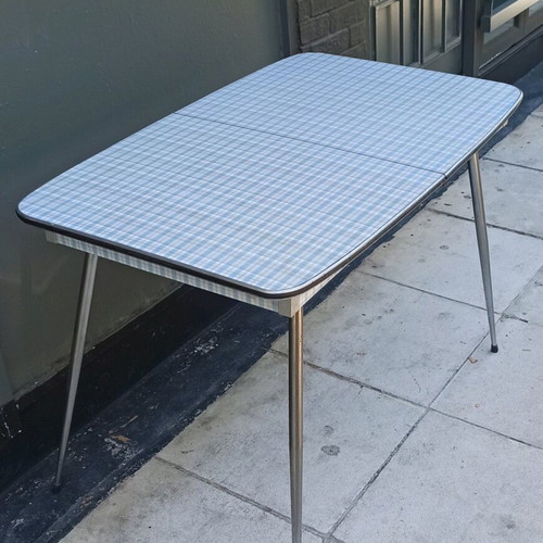 Formica dining table foldable with metal legs like new