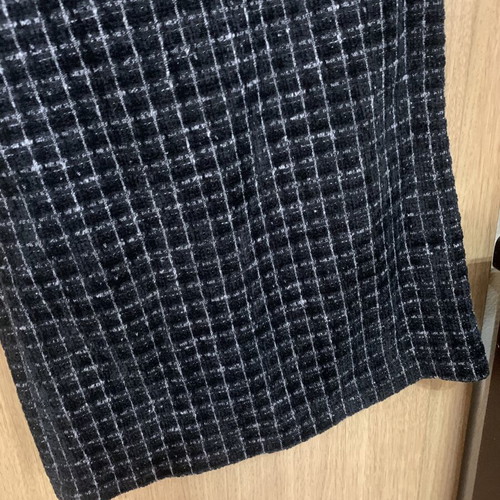 Women's checked pants with elastic waist, like new, black and white