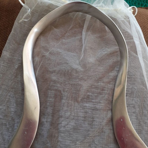 Sculpted silver necklace like new, unique design from Italy
