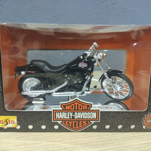 Maisto Harley-Davidson Series 13 2002 FXSTB Night Train Motorcycle 1/18 scale