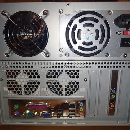 Desktop Aerocool M40 like new, complete desktop PC for office use