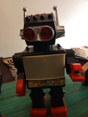 Plastic robot used, non-functional, 30 centimeters
