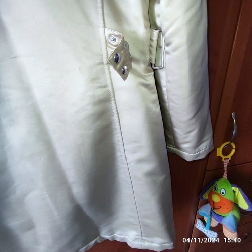 Satin beige coat like new, very good quality