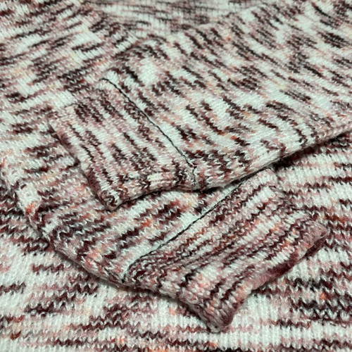Cropped knit sweater used, pink and red tones